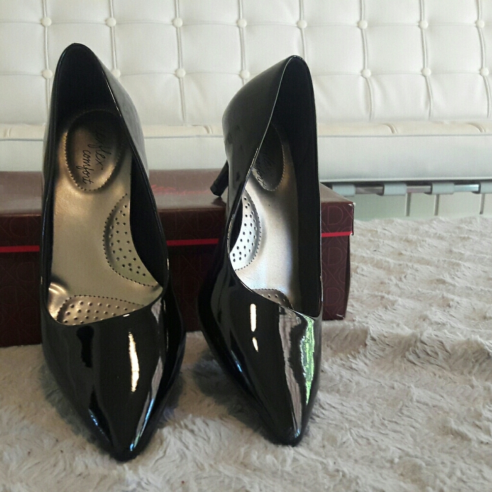 Black heeled shoes
